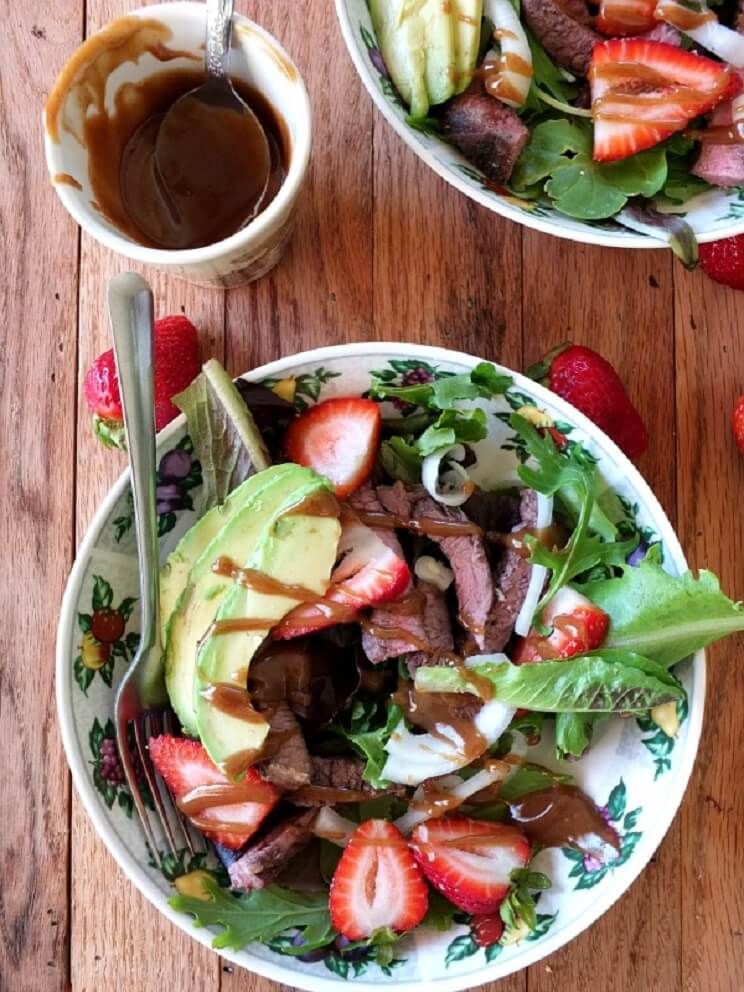 steak-strawberry-salad