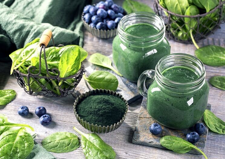 spirulina, spinach and blueberries