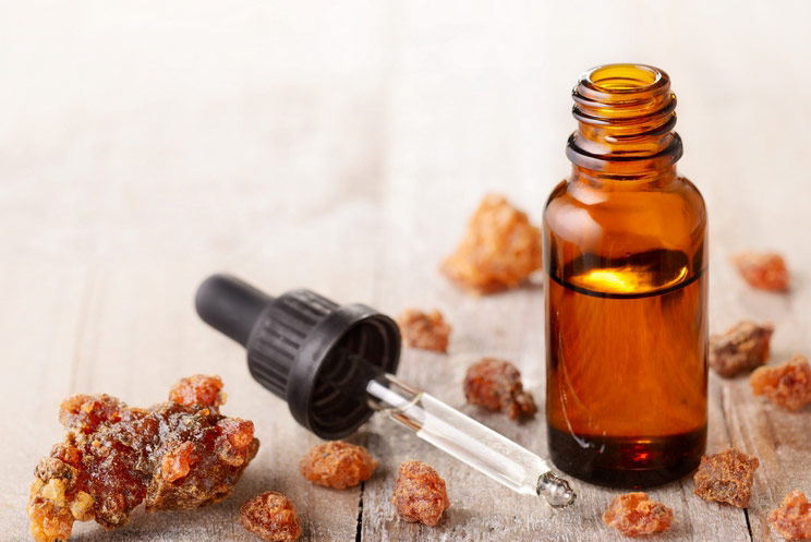 5 Essential Oils to Boost Thyroid Health (& How to Use The)