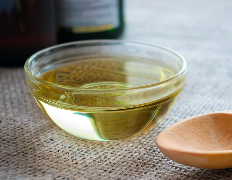 MCT Oil: What Is MCT Oil and Is It Better Than Coconut Oil?