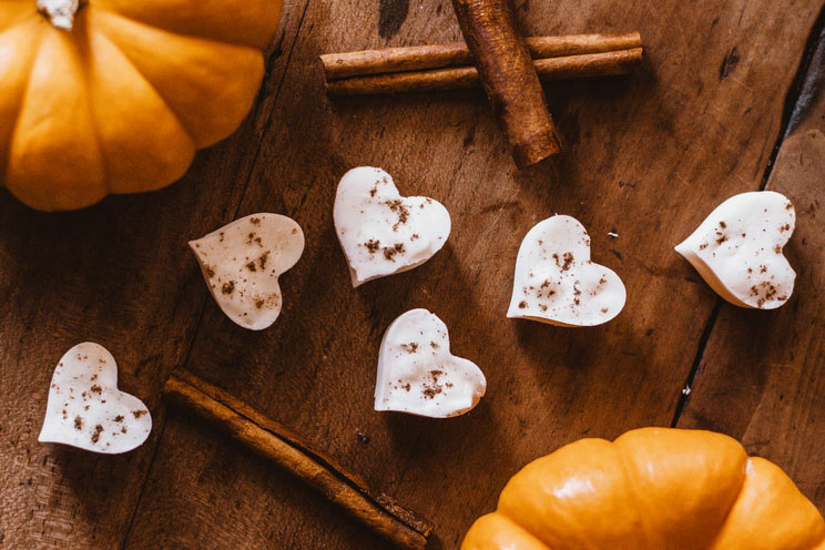 IN-ARTICLE-Pumpkin-Spice-Bath-Bombs-with-Cinnamon-Essential-Oil.jpg