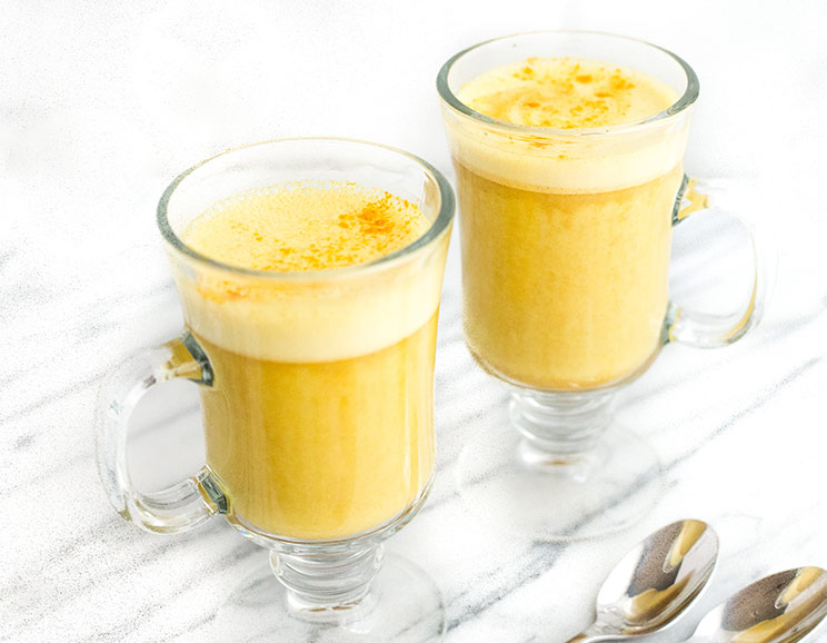 Skip the caffeine and whip up this keto golden milk latte with MCT oil to jumpstart your mornings. This frothy delight is just what we need to start our day!