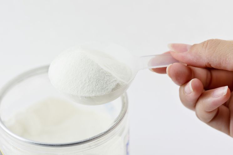 A spoonful of powdered collagen