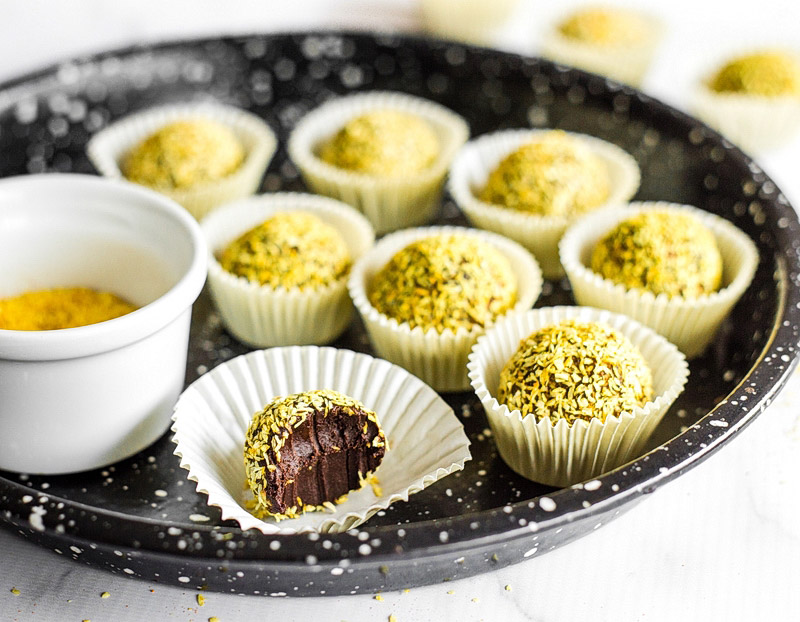 These bite-sized chocolate truffles are perfect for a boost of energy and are packed full of anti-inflammatory benefits!